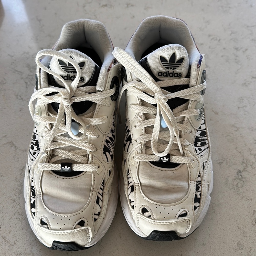 Adidas sneakers Size 8